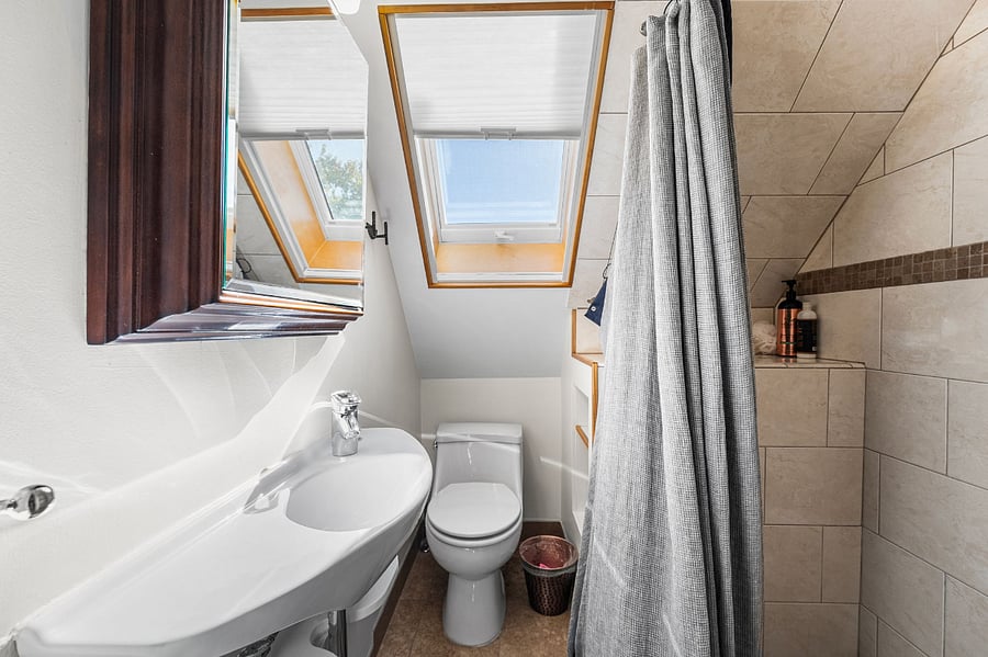 Upstairs full bathroom with shower