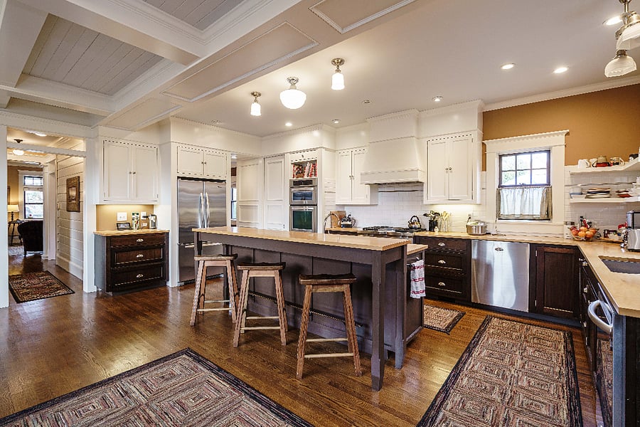 Kitchen/great room with eating bar