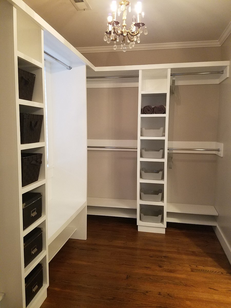 Main suite walk-in closet