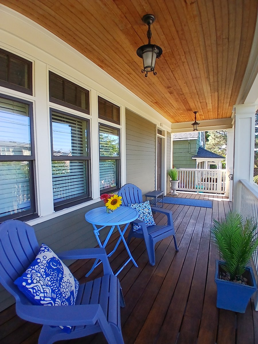Shared front porch