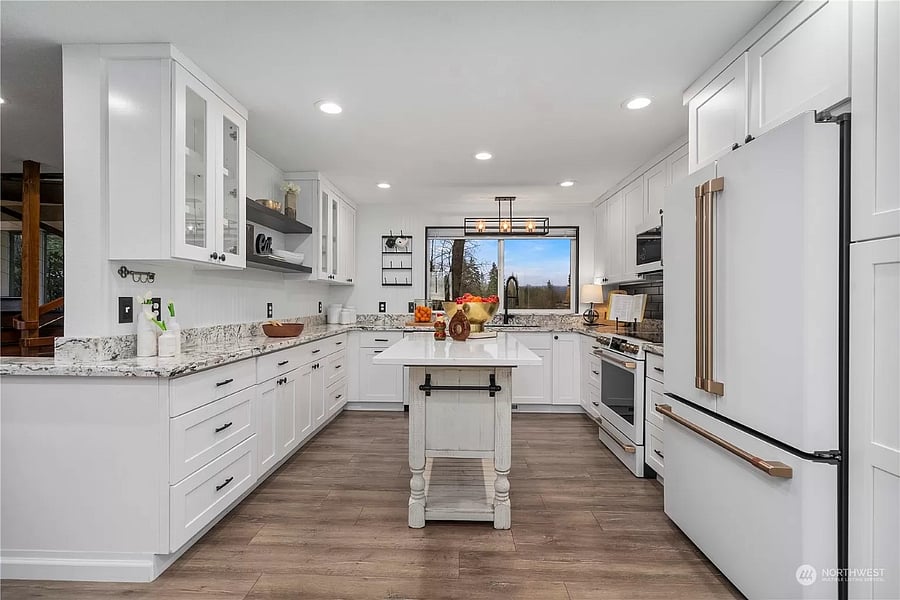 Huge kitchen with supplies