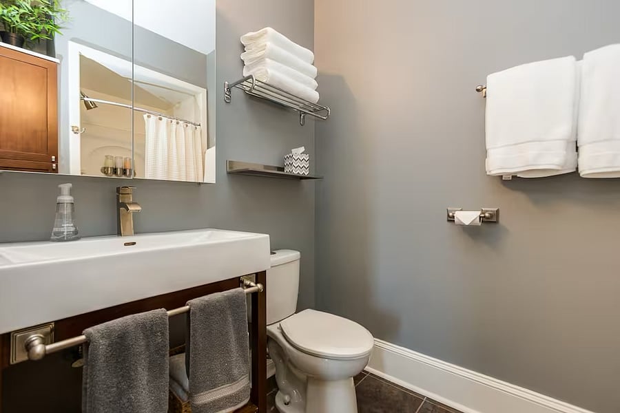 Full Bathroom