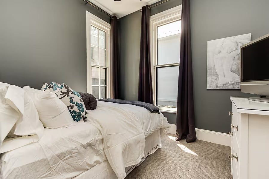 Guest Room with Queen Bed
