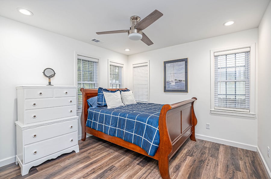 Master Bedroom (Queen Bed)