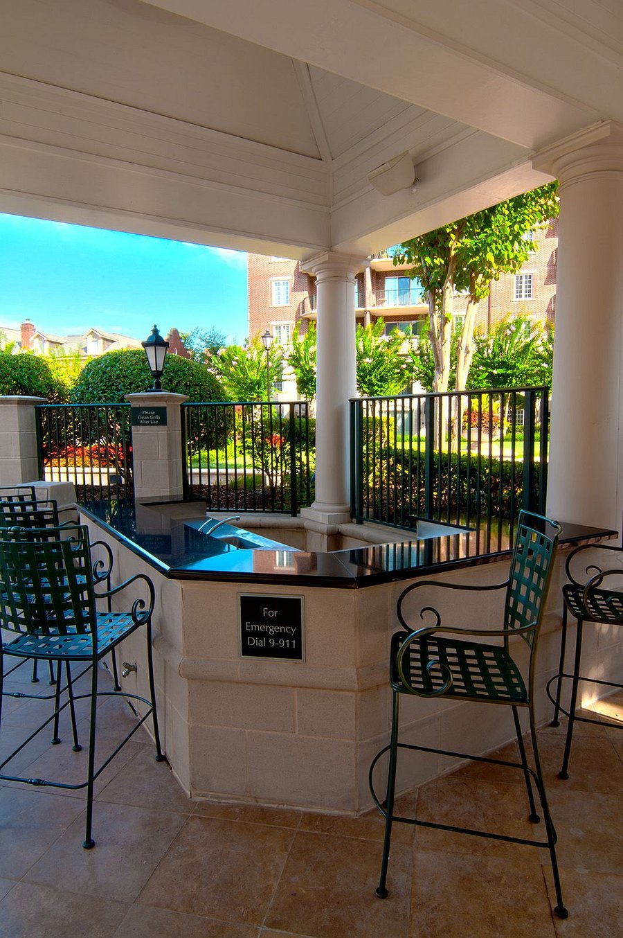 Pool Bar available to anyone to use