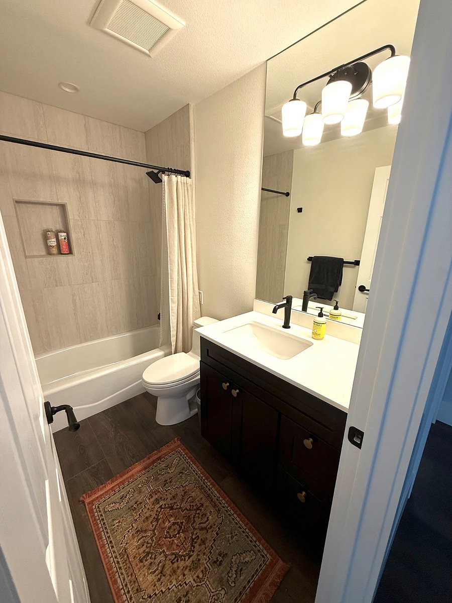 Upstairs common area bath