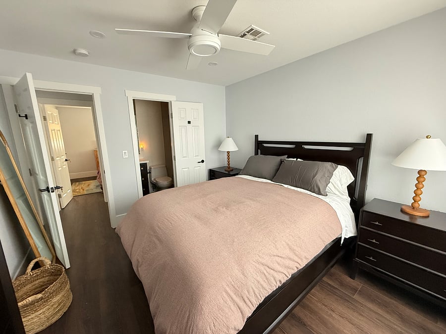 Secondary en suite room for rent