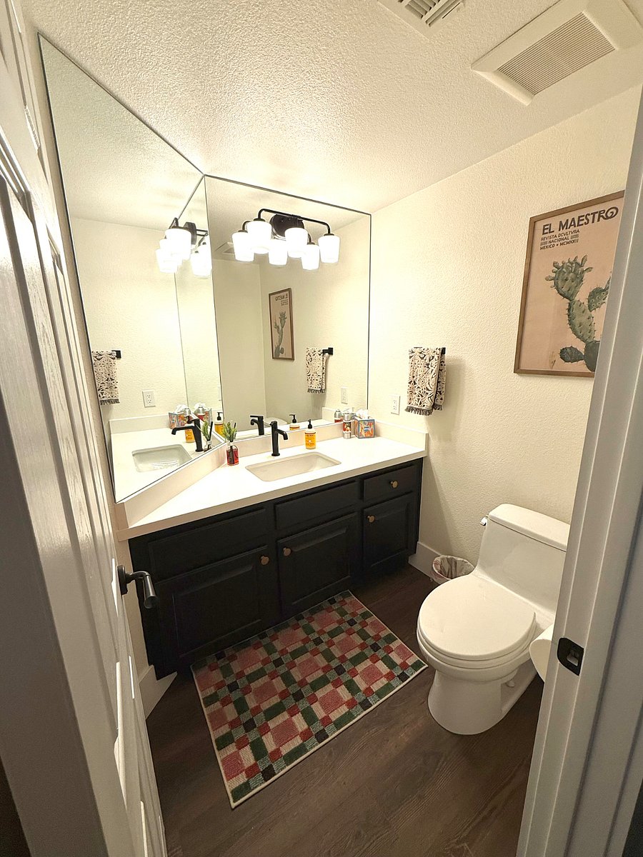 Downstairs common area 1/2 bath