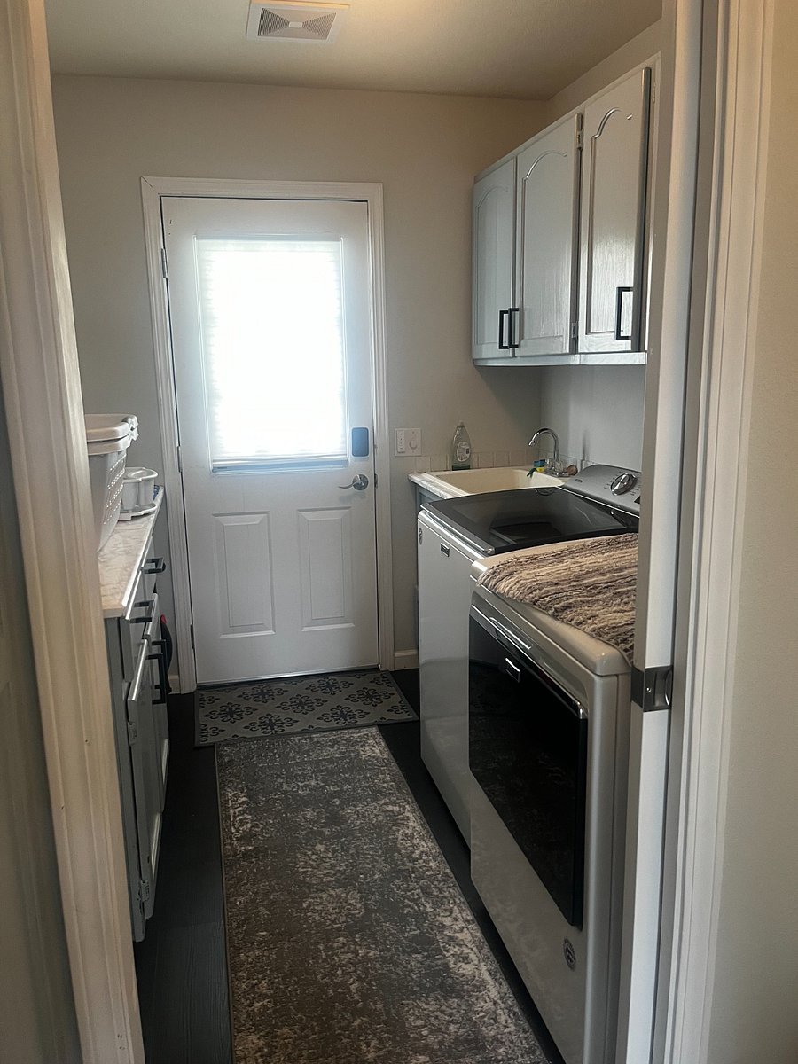 Close washer/dryer (10 ft to cottage)