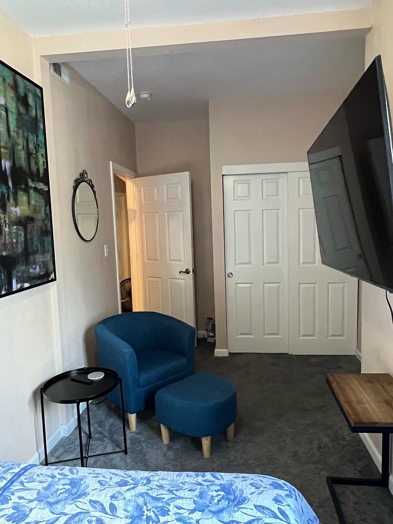 TV/Den/Guest room