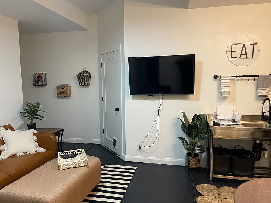 Door to laundry and storage