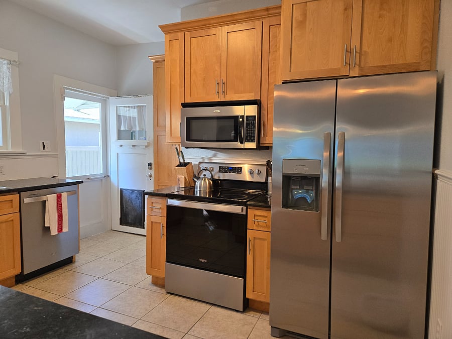 fully equipped kitchen