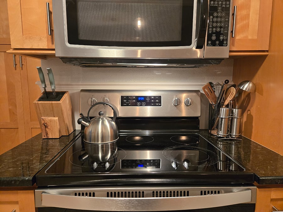 fully equipped kitchen