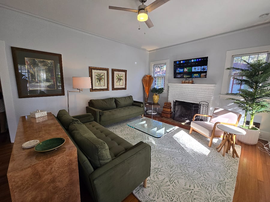 Features a living room with TV and seating for 7