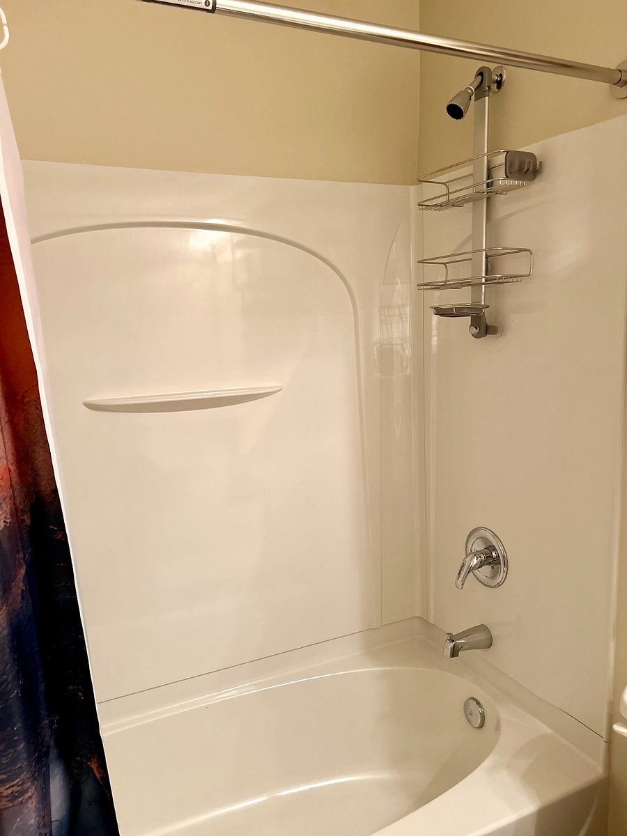 Shower/Tub combo with shower rack