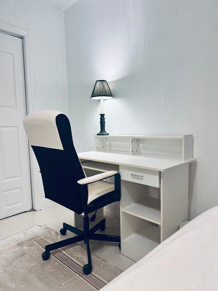 Bedroom 1 - Working station (3/3)