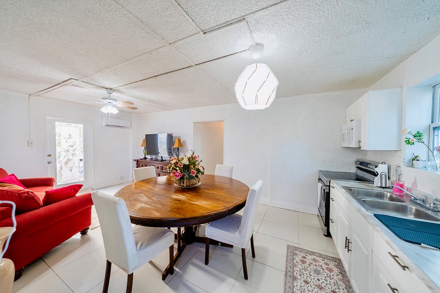 Living room - Dining area (2/2)