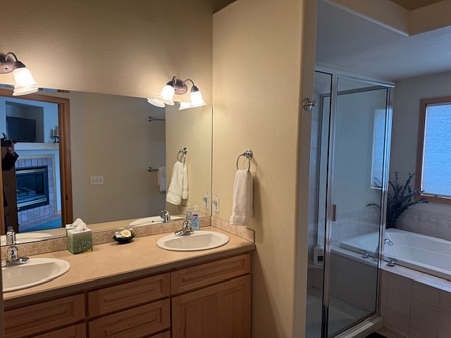 Primary bathroom (4 piece)
