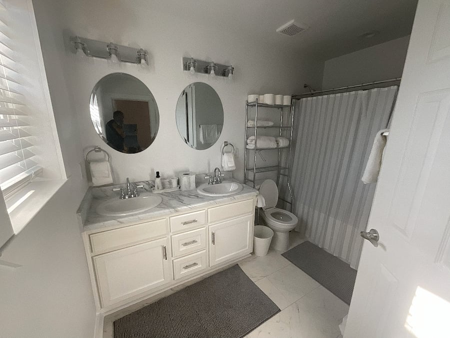 Master bedroom Bath Room