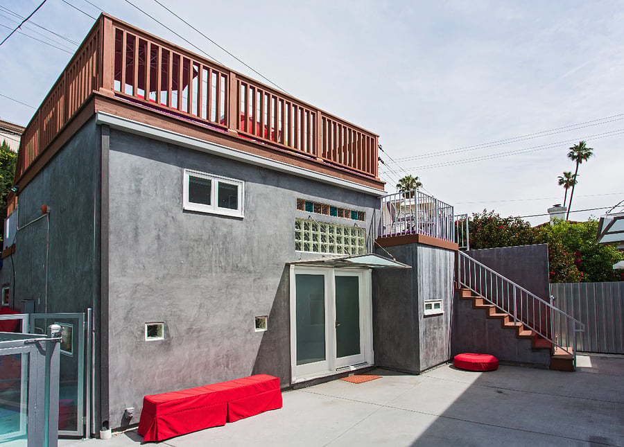 HOUSE/ ENTRANCE