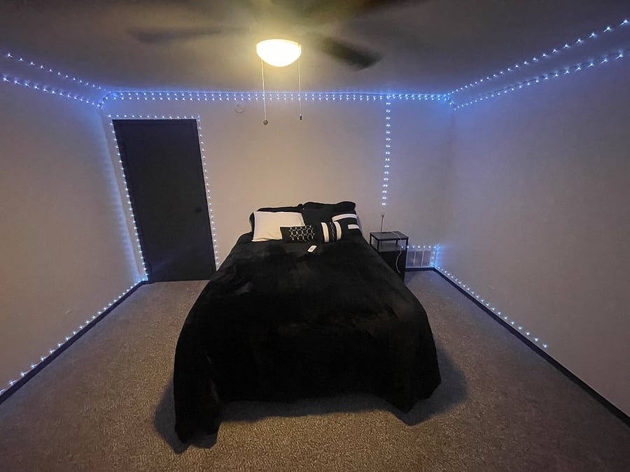 Dream Cloud Queen bed in upstairs master bedroom