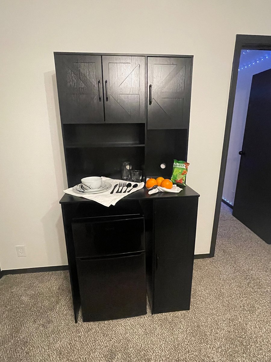 Upstairs coffe bar/storage/ mini-fridge
Microwave upon request