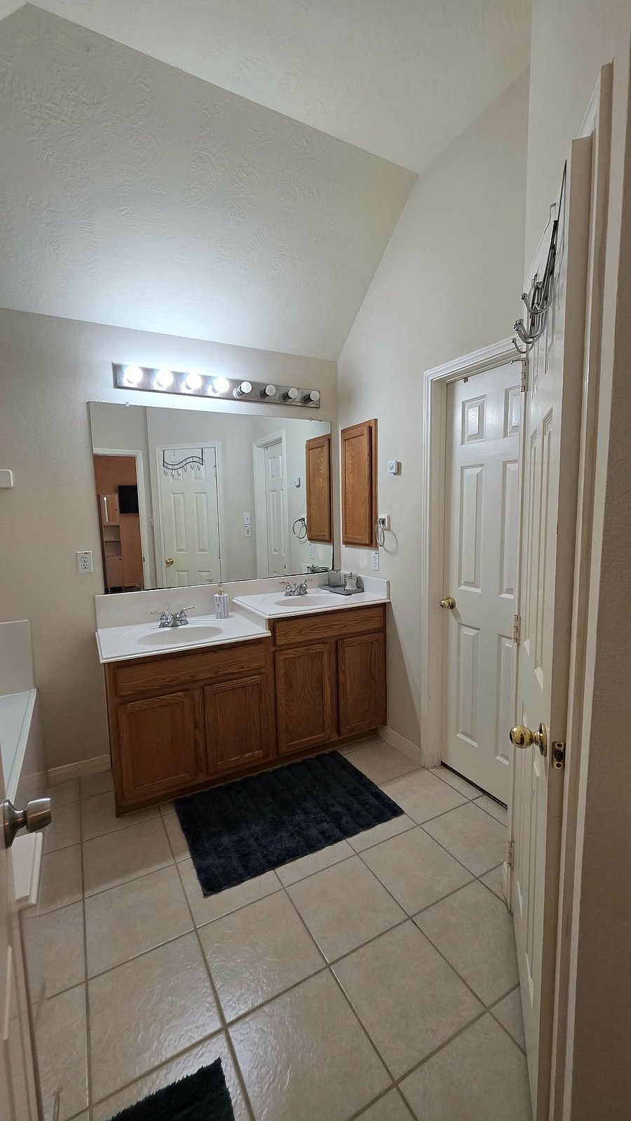 Masterbathroom