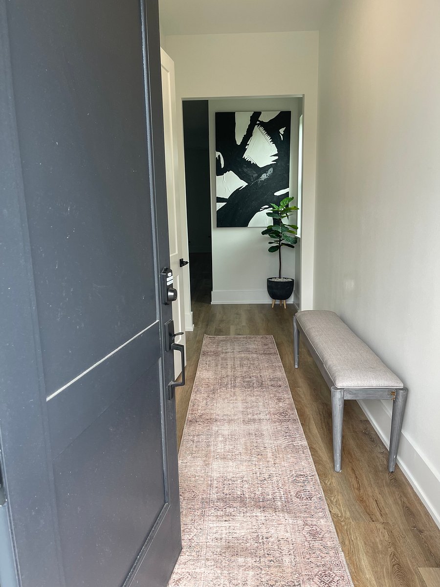 Grand entrance into an oasis of luxury that is just minutes away from the French Quarters, tourists spots, by-waters and Treme neighborhoods 
