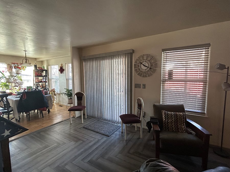 Area Between Livingroom and Dining Room