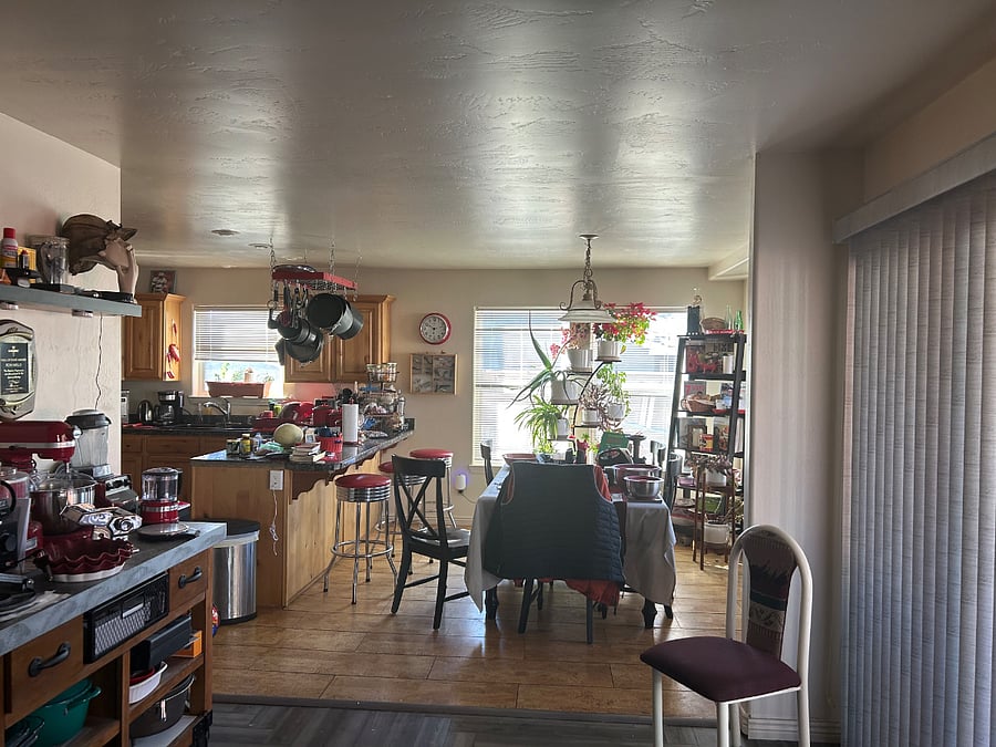 Dining room and Kitchen
Kitchen is well organized and stocked - Enjoy