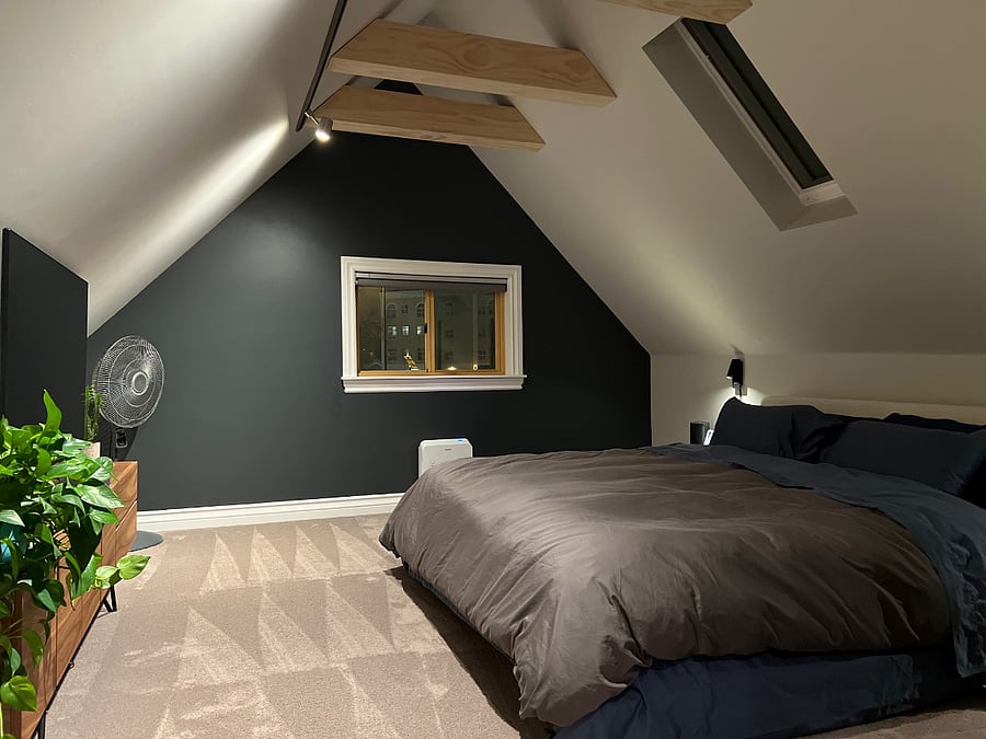 Upstairs bedroom (King)