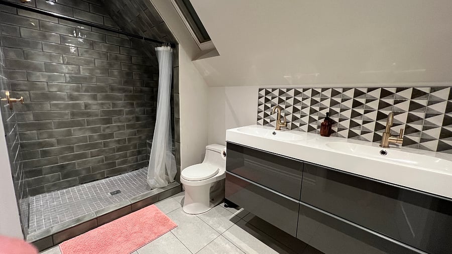Upstairs bathroom