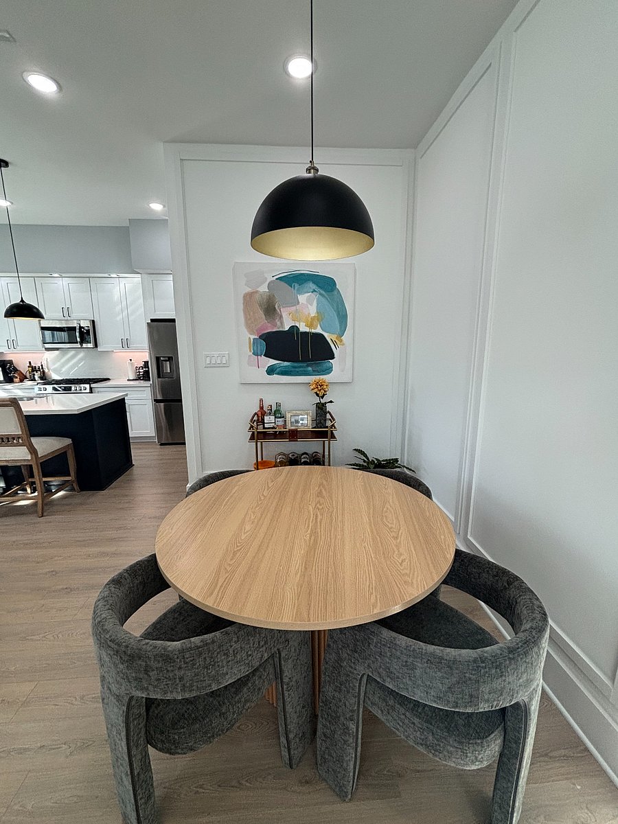 Dining table & chairs