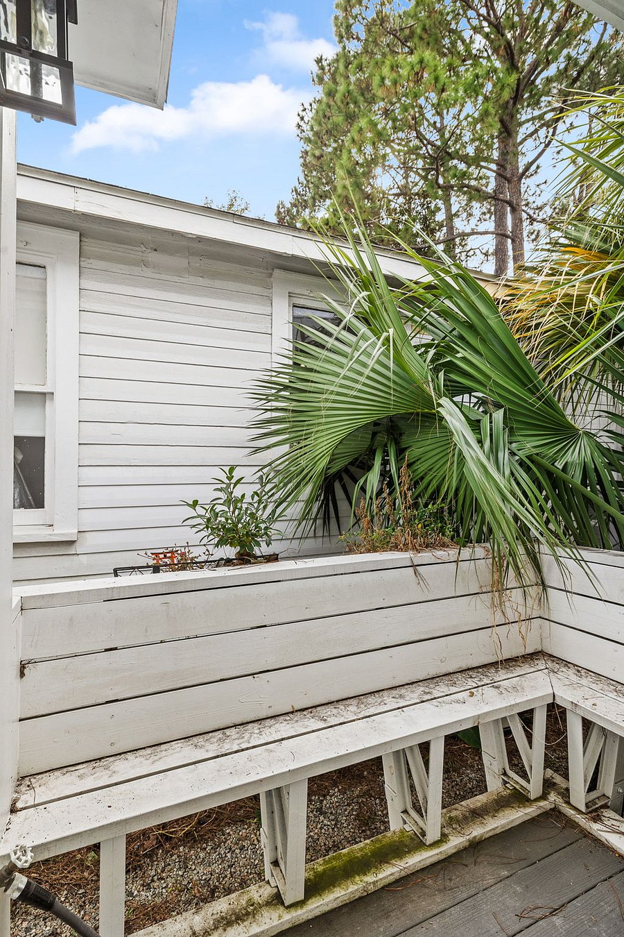 Private little porch for bedroom 1