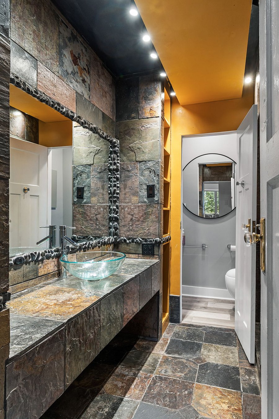 Shared bathroom for bedrooms1&2