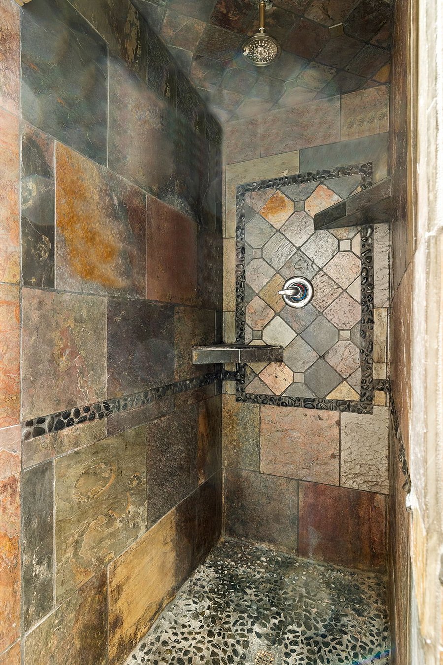 Shared bathroom for bedrooms 1&2