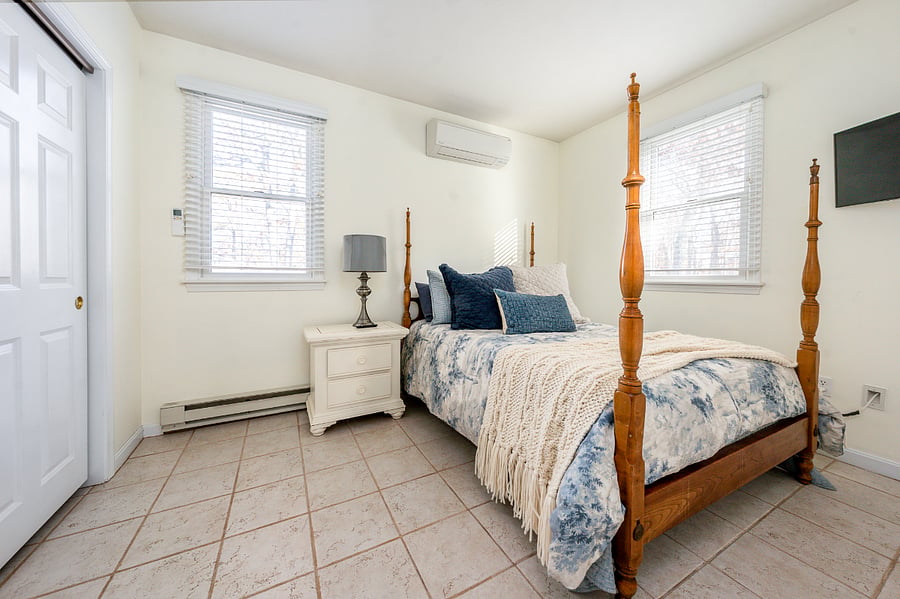 2nd bedroom