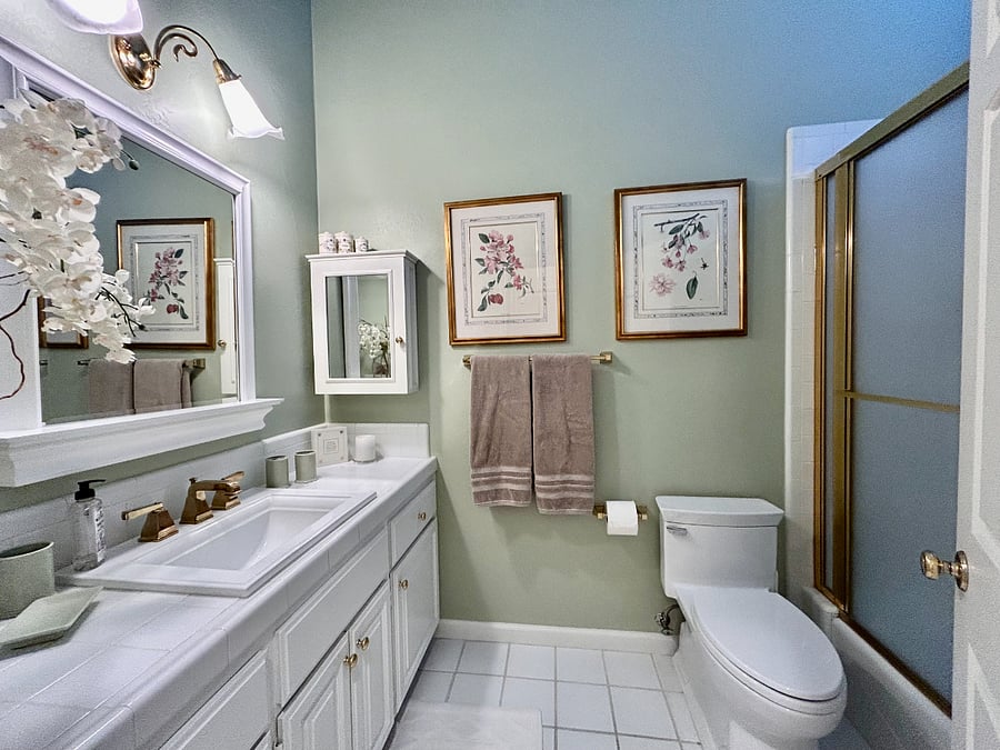 Shared Hall Bathroom
