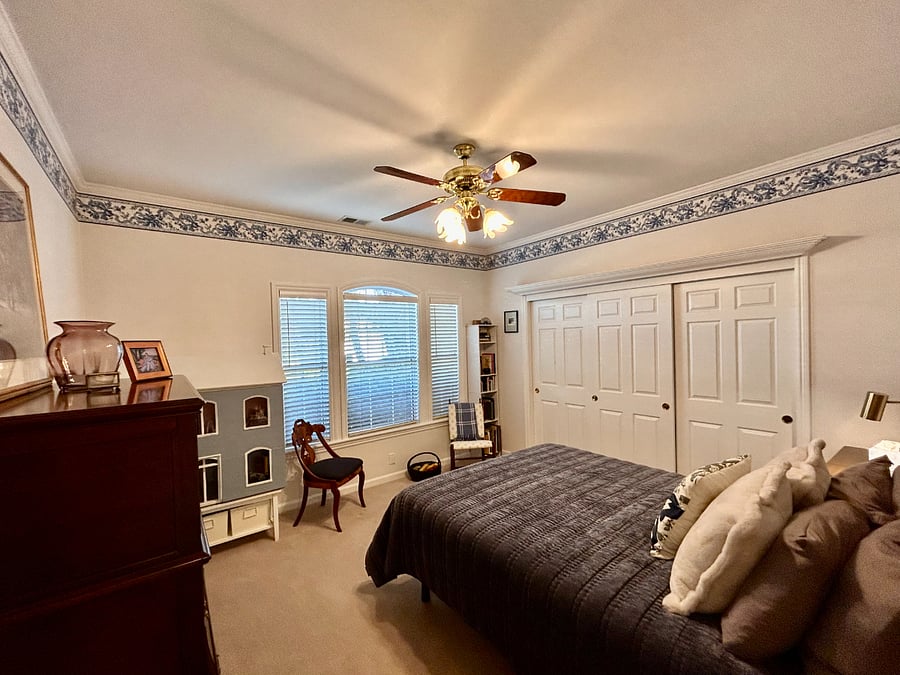 Front Bedroom 2 - Queen Bed