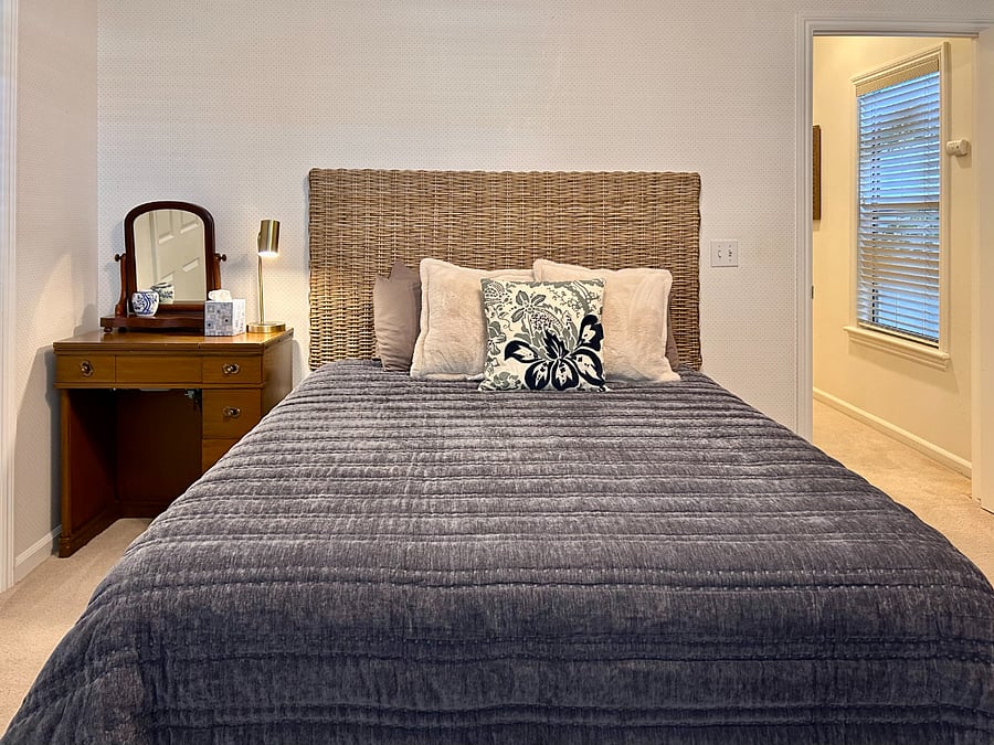 Front Bedroom 2 - Queen Bed
