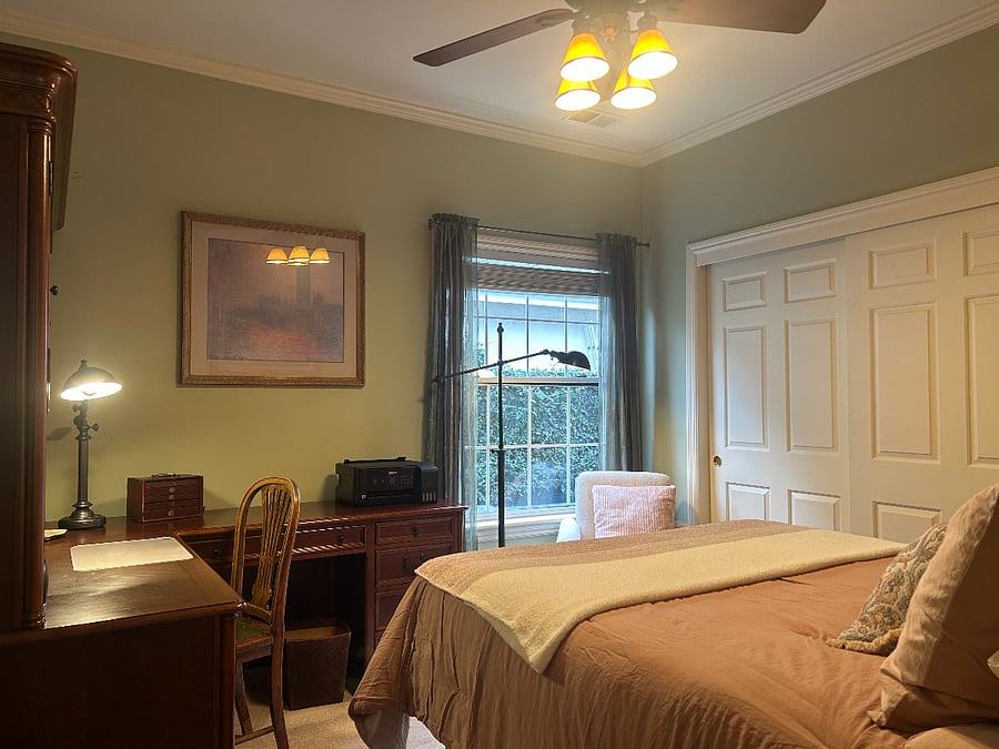 Middle Bedroom 3 - Queen Bed