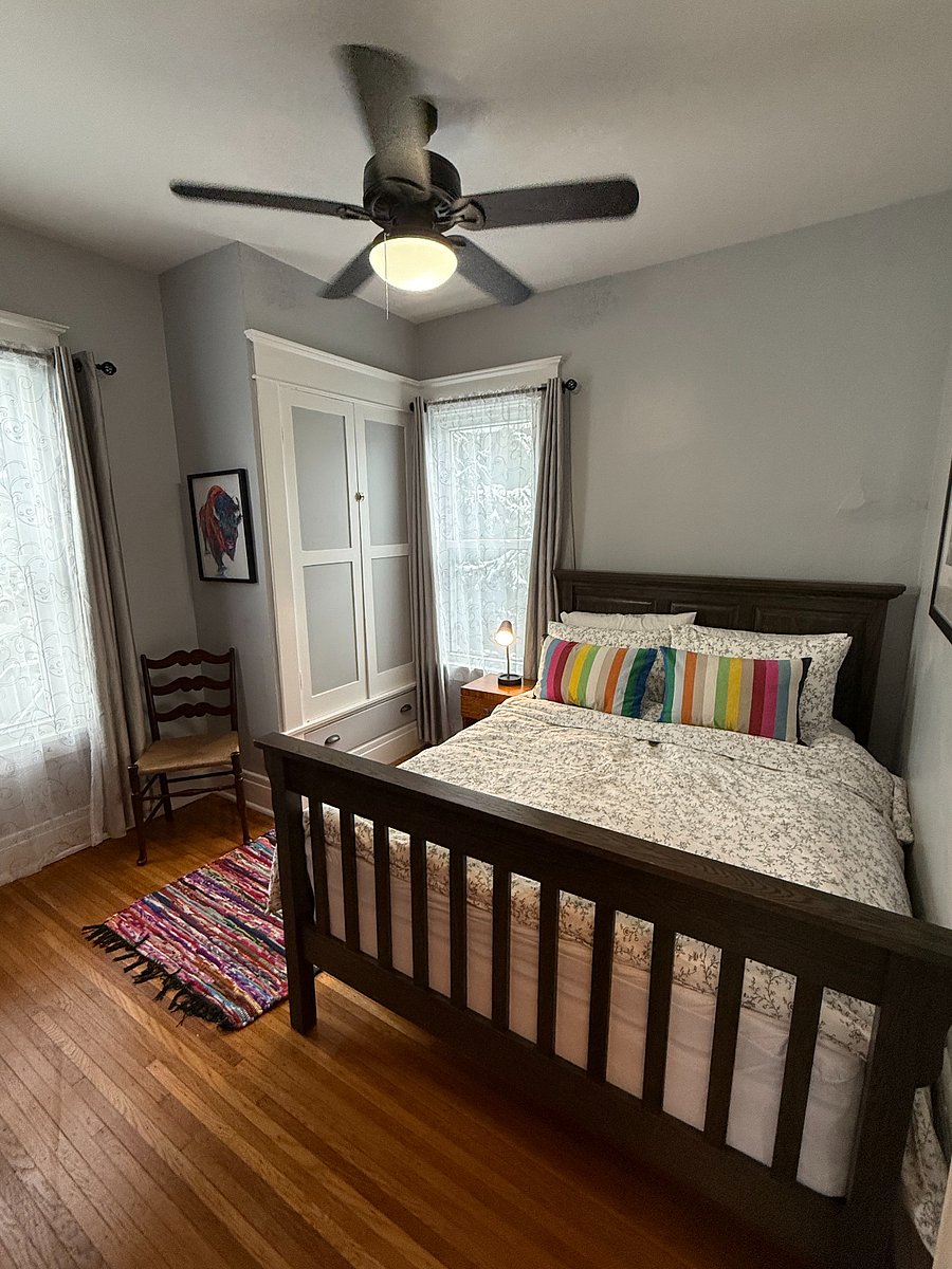 Full Bedroom
