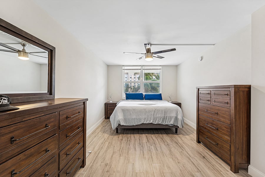 Master bedroom, king sized bed