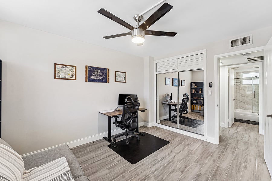 Guest bedroom/office 