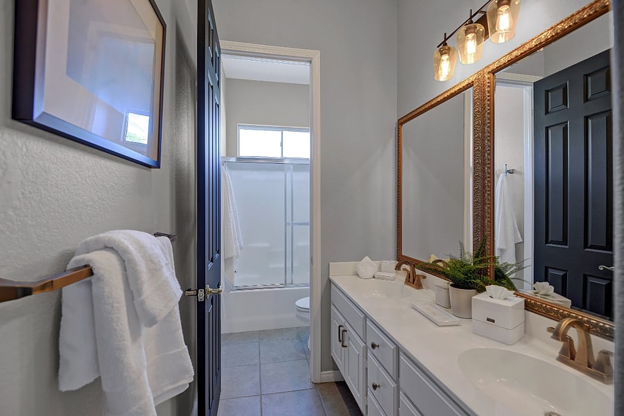 Full bathroom 2