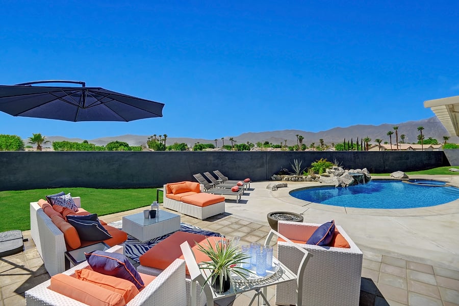 Wrap around mountain views in a airplane noise free zone