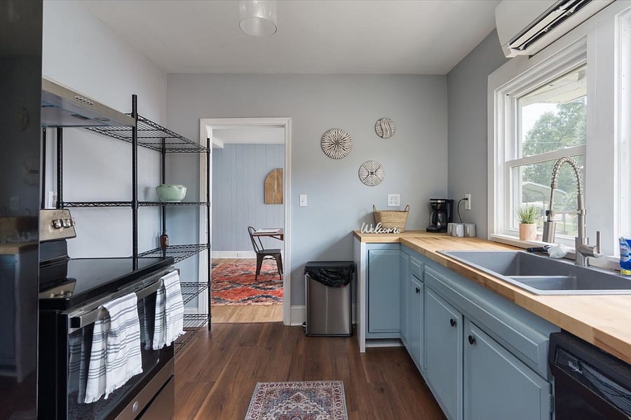 Full kitchen
