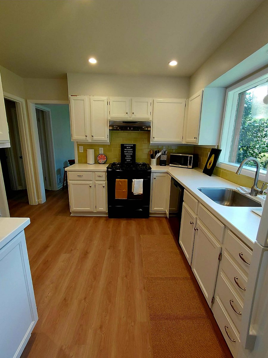 Kitchen with everything you need