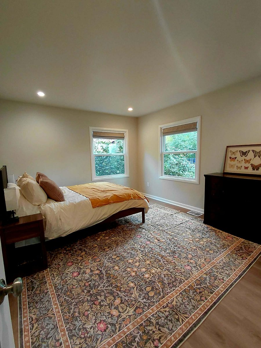 Master Bedroom with queen bed and large closet