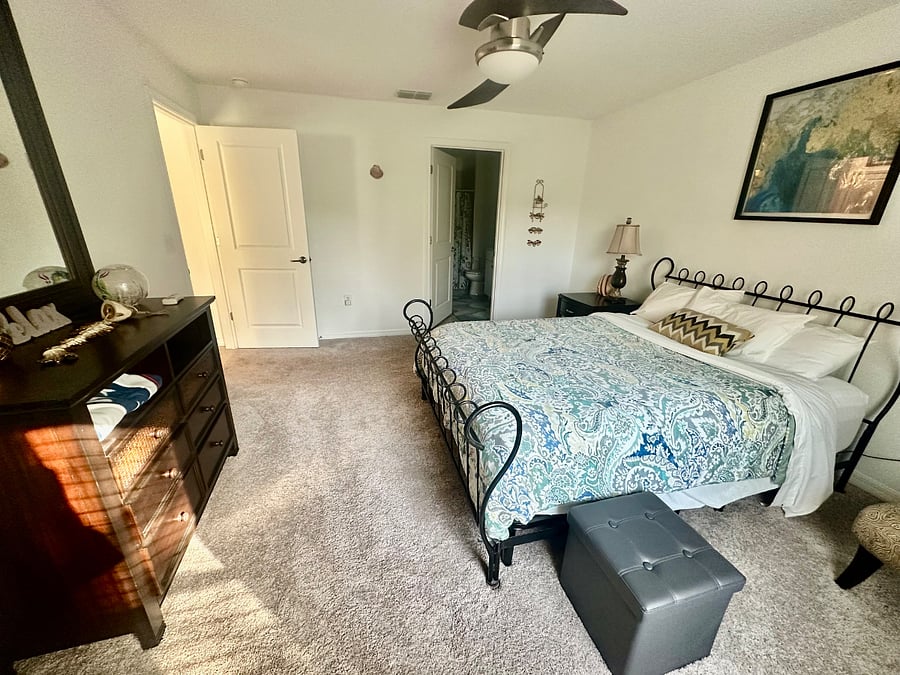Master bedroom 